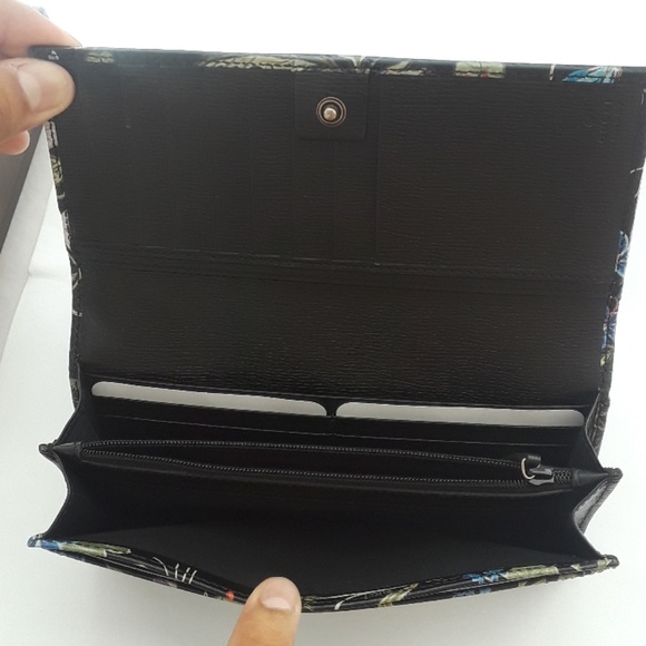 New in box 100% authentic Gucci wallet 274419 - Picture 7 of 8